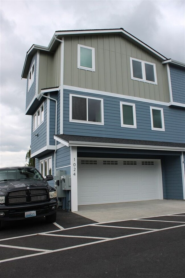 1024 N 8th St in Mount Vernon, WA - Building Photo - Building Photo