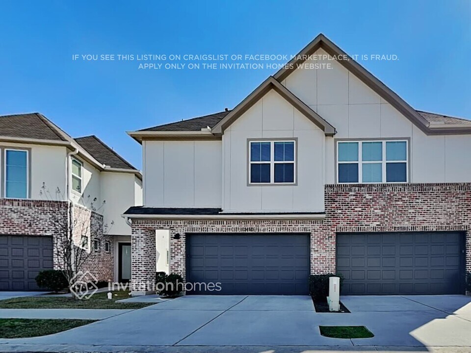 10450 Executive Lake Dr in Stafford, TX - Foto de edificio
