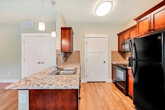 3590 E Grand Forest Dr-Unit -202 in Boise, ID - Building Photo - Building Photo
