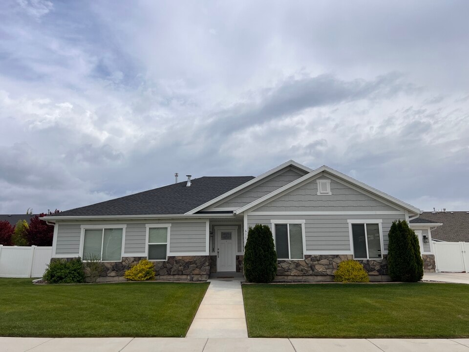 611 W 650 S in Springville, UT - Building Photo