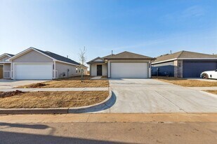 8812 SW 31st Ter in Oklahoma City, OK - Building Photo