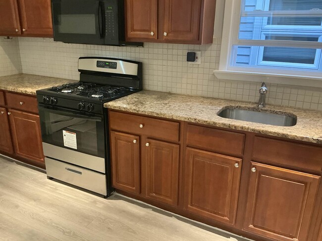 10 W Grand St in Bayonne, NJ - Building Photo - Building Photo