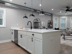 2641 W Carmen Ave, Unit 1 in Chicago, IL - Building Photo - Building Photo