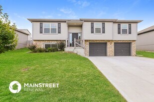 1309 NW Hilltop Ln in Grain Valley, MO - Building Photo