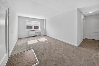 Croydon Manor Apartments in Silver Spring, MD - Foto de edificio - Building Photo