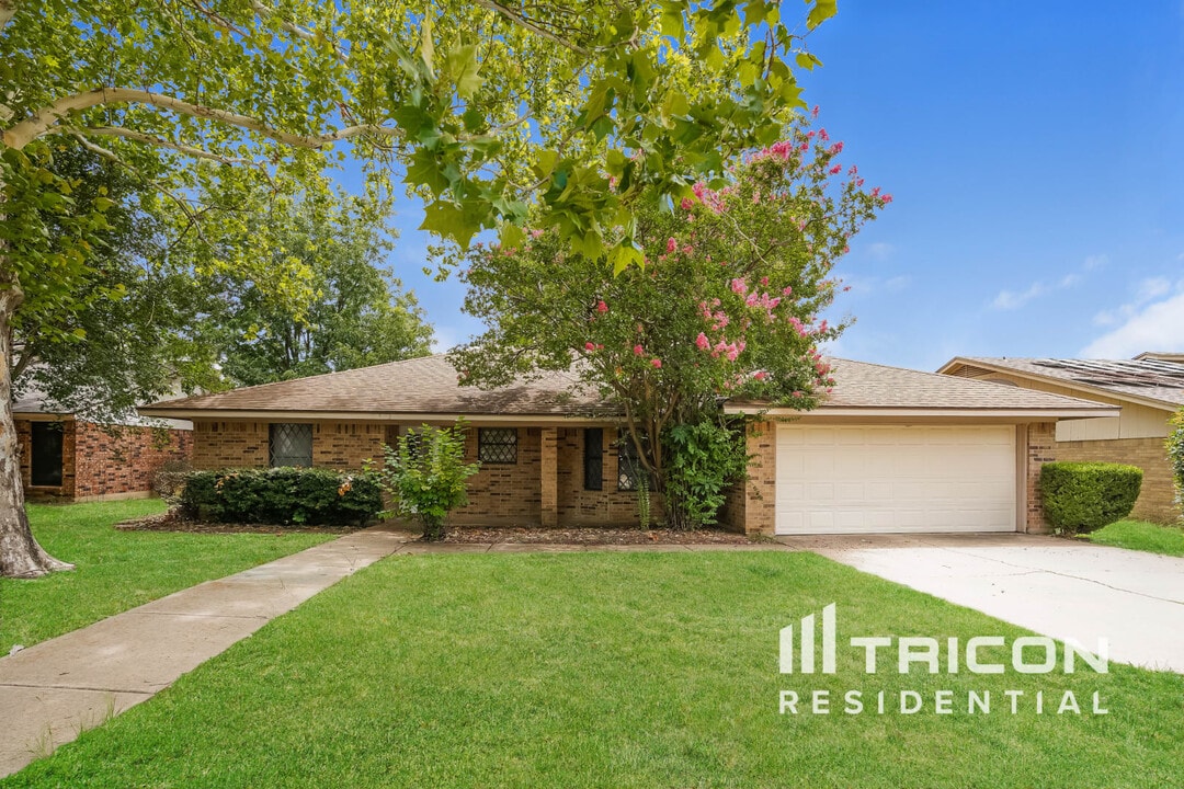 3901 Wrentham Dr in Arlington, TX - Foto de edificio