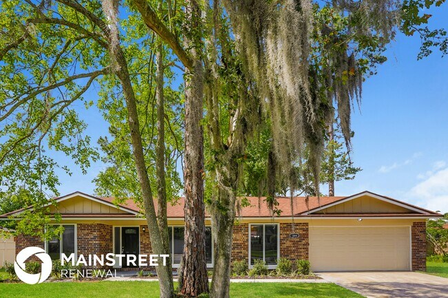 property at 1684 Briarwood Ln