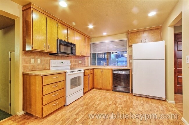5500 NW Ridgemoor Ct in Portland, OR - Building Photo - Building Photo