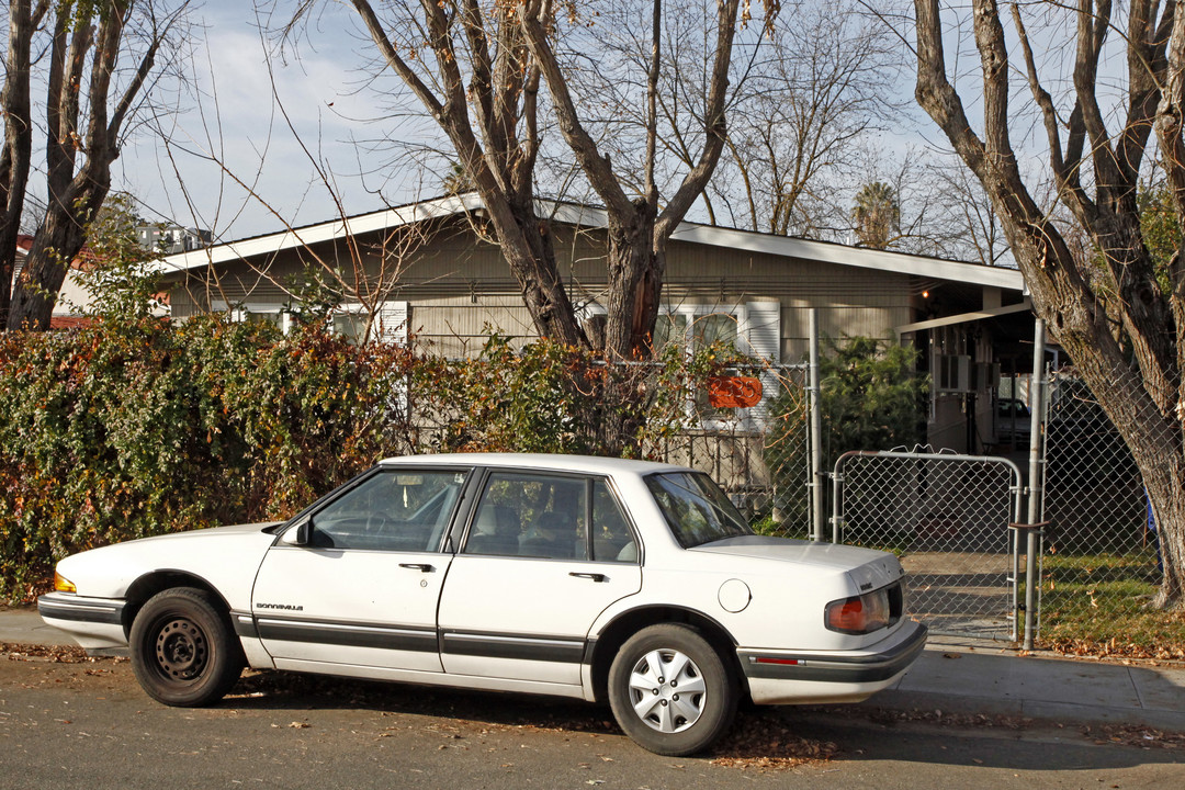 2335 Erickson St in Sacramento, CA - Building Photo