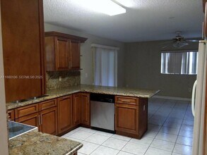 9034 SW 163rd Terrace in Palmetto Bay, FL - Foto de edificio - Building Photo