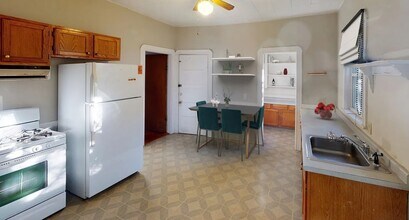 296 Highland Ave, Unit 3 in Somerville, MA - Foto de edificio - Building Photo
