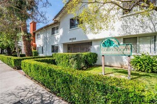 18555 Collins St, Unit Room B in Tarzana, CA - Building Photo