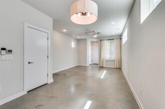 1155 Crownview Ln in Dallas, TX - Building Photo - Building Photo