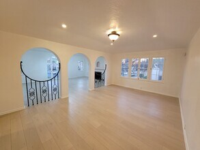 6241 W 6th St, Unit 1 in Los Angeles, CA - Foto de edificio - Building Photo