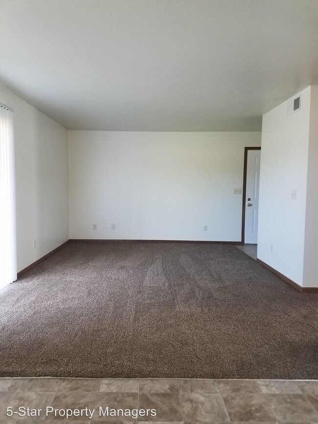 213 Tanglewood Dr-Unit -Apt. D in Goshen, IN - Building Photo - Building Photo