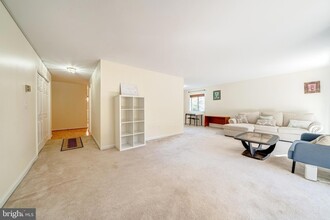 7505 Democracy Blvd, Unit 128 in Bethesda, MD - Building Photo - Building Photo