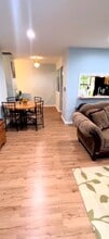 1002 Woodbridge Commons Way, Unit 1002 in Iselin, NJ - Building Photo - Building Photo