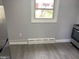 1682 Harrison St in Philadelphia, PA - Building Photo