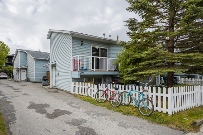 418D Marten St in Banff, AB - Building Photo - Building Photo