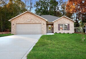 120 Family in Lebanon Junction, KY - Building Photo