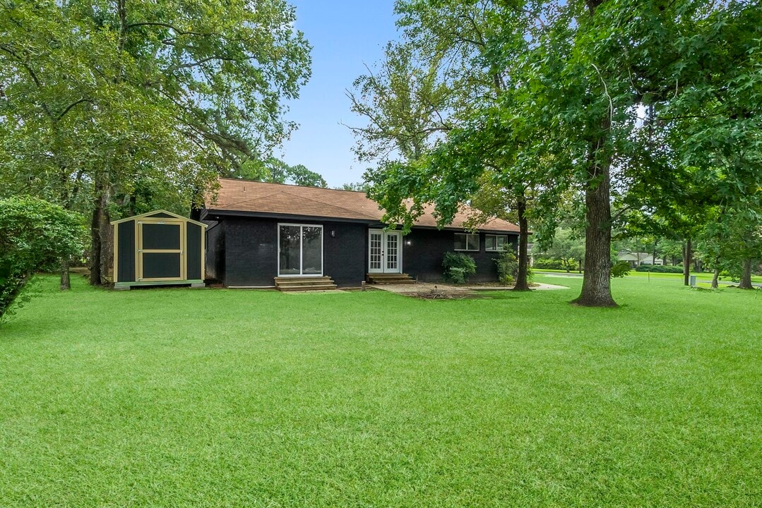 62 Greenbriar Dr in Conroe, TX - Building Photo