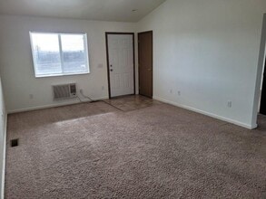 1103 E Main St in Laurel, MT - Building Photo - Building Photo