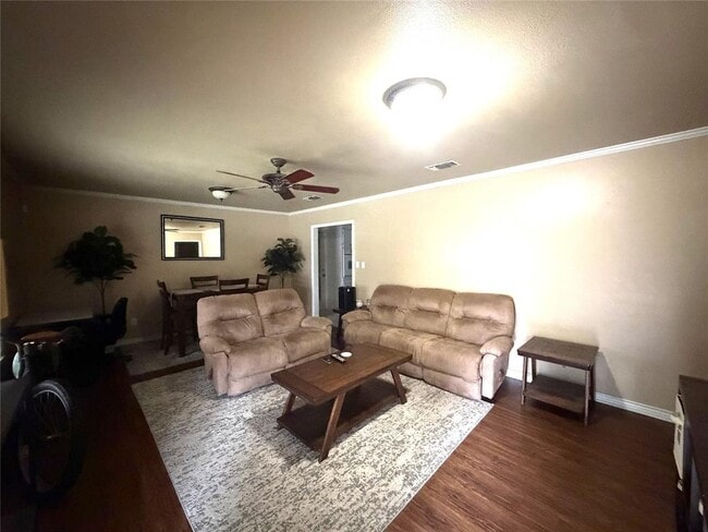 127 Parkview Dr in Luling, TX - Building Photo - Building Photo