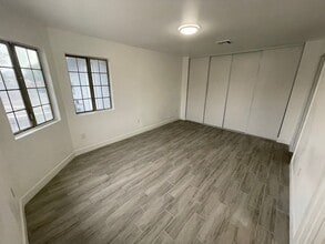5749 Sea Breeze Ave in Las Vegas, NV - Building Photo - Building Photo