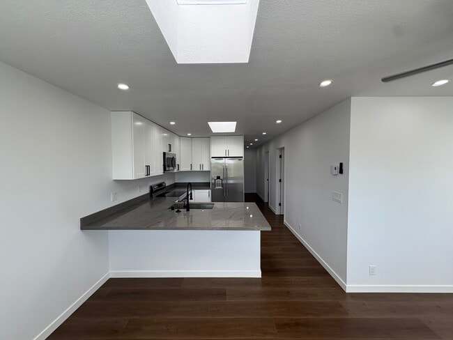 West End Villas in San Rafael, CA - Foto de edificio - Building Photo