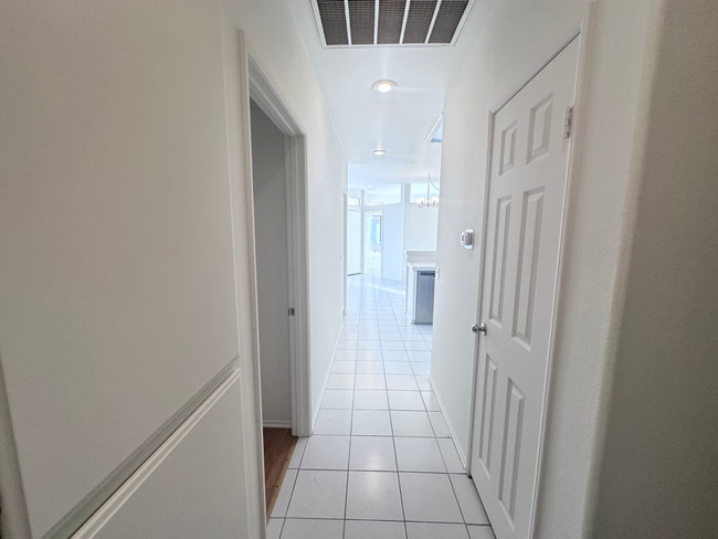 25550 Hemingway Ave in Stevenson Ranch, CA - Building Photo - Building Photo