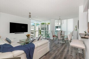111 SE 8th Ave in Fort Lauderdale, FL - Building Photo