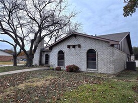 5101 Stanley Dr in The Colony, TX - Building Photo