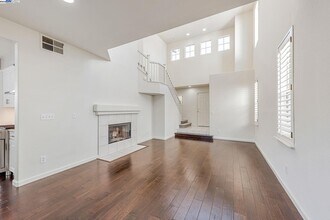 215 Marquis Terrace in Fremont, CA - Building Photo - Building Photo