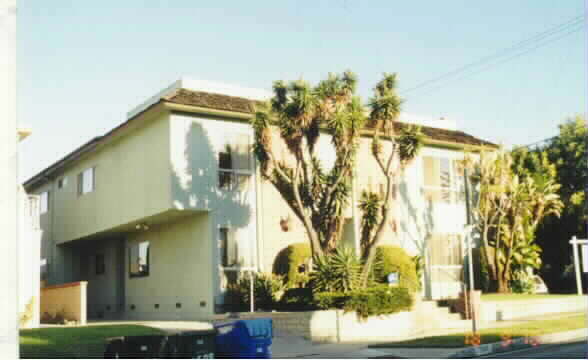 10601 Ayres Ave in Los Angeles, CA - Building Photo