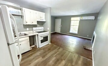 5118 Linbar Dr in Nashville, TN - Building Photo - Building Photo