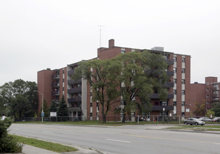 1470 Bloor St E in Mississauga, ON - Building Photo - Building Photo