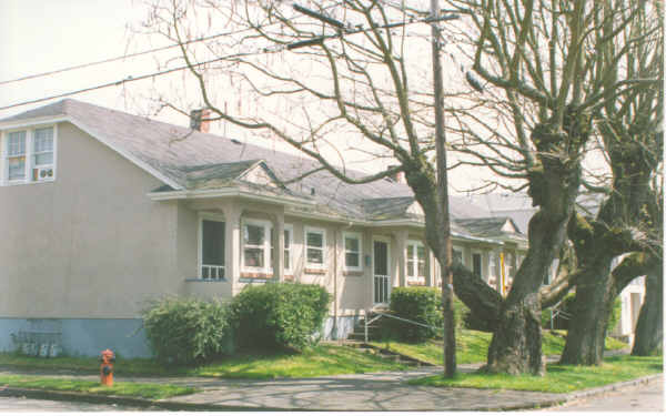 518 NE Lawrence Ave in Portland, OR - Building Photo