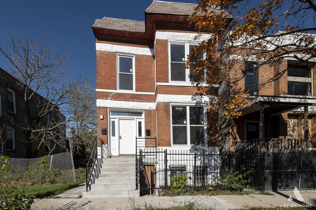 3532 W Van Buren St in Chicago, IL - Foto de edificio