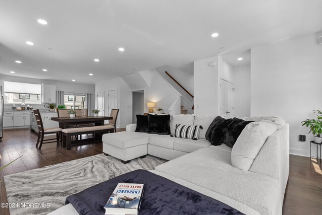 15 Kelly Wy in Tinton Falls, NJ - Building Photo - Building Photo