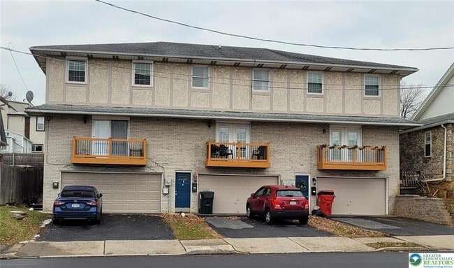 property at 933 N New St