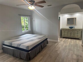 9102 NW 148th St in Miami Lakes, FL - Building Photo - Building Photo