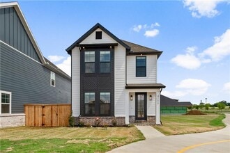 4206 W Bronco Dr in Fayetteville, AR - Building Photo - Building Photo