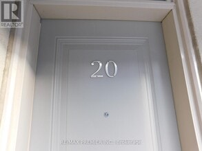 105 Kayla Crescent in Vaughan, ON - Building Photo - Building Photo