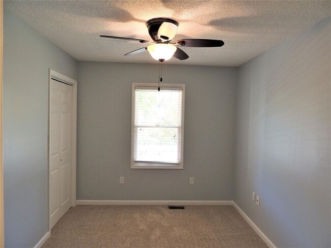 19 Ashwood Dr in Asheville, NC - Building Photo - Building Photo