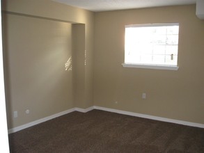 Alexandria Apartments in Springfield, MO - Building Photo - Interior Photo