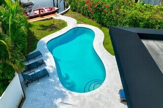 4450 NE 23rd Ave in Lighthouse Point, FL - Building Photo - Building Photo