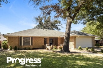 1918 Aspen Dr in Lewisville, TX - Building Photo - Building Photo