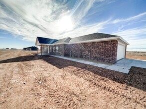 10705 N County Rd 2800 in Lubbock, TX - Building Photo - Building Photo