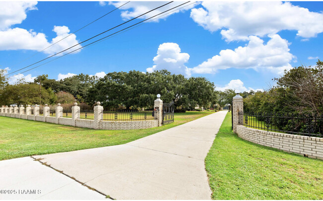 3204 N University Ave in Lafayette, LA - Building Photo - Building Photo