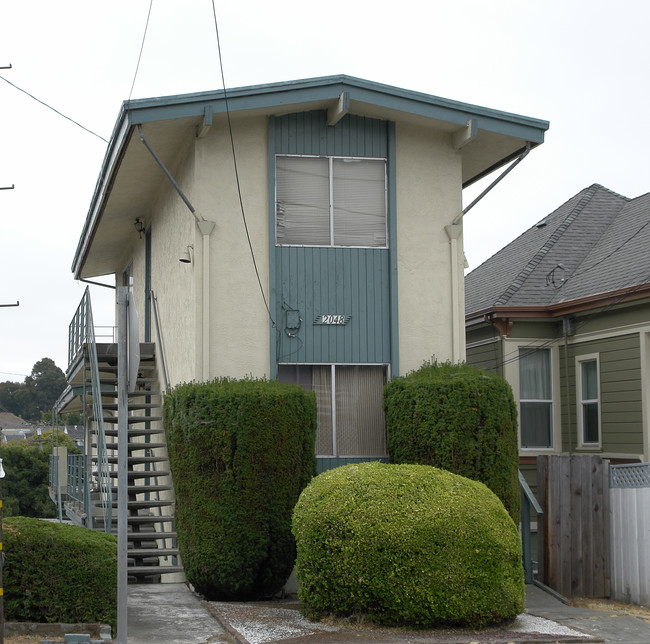 2048 13th Ave in Oakland, CA - Building Photo - Building Photo